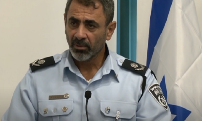 ניצב שמעון לביא. "שורות מתים ושוטרים שמקיאים" [צילום: מתוך שידורי הוועדה]