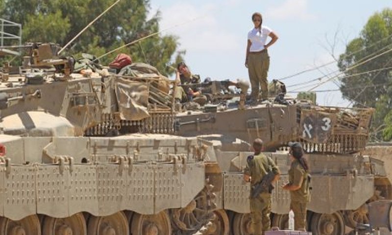 בנות בצריח [צילום: יוסי אלוני/פלאש 90]