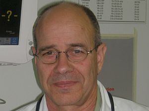 אסור בשום פנים ואופן להאכיל תינוקות בגיל 7 חודשים בעוף עם עצמות [צילום: אלי דדון]