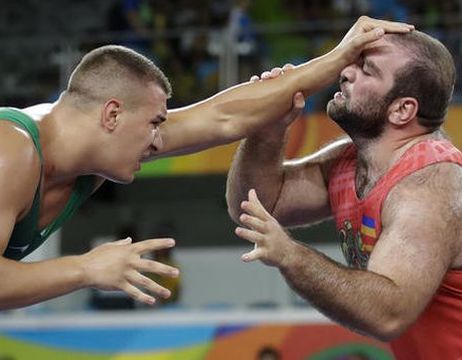היאבקות בסגנון חופשי במשקל 125 ק"ג [צילום: מרקוס שרייבר, AP]