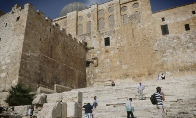מוקד תיירות במקום נפיץ. הגן ומסגד אל אקצה שמעליו [צילום: פלאש 90]