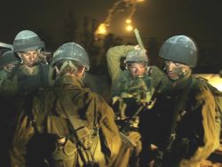 חיילים בסריקות אחר החייל הנעדר [צילום: AP]
