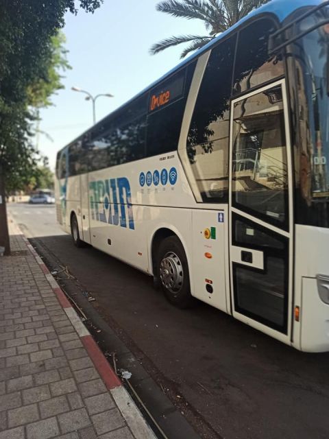 אוטובוס של חברת תנופה [צילום: אביעד בוכריס]