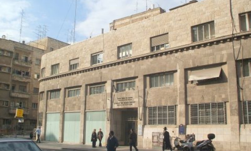 ביה"ד הרבני הגדול. עיכוב בהחלטות דחופות
