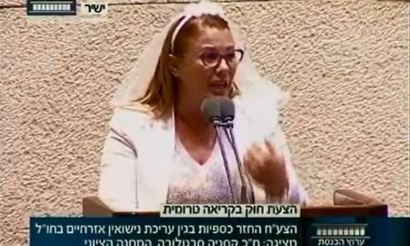 סבטלובה בהינומה [צילום: מן הטלוויזיה]