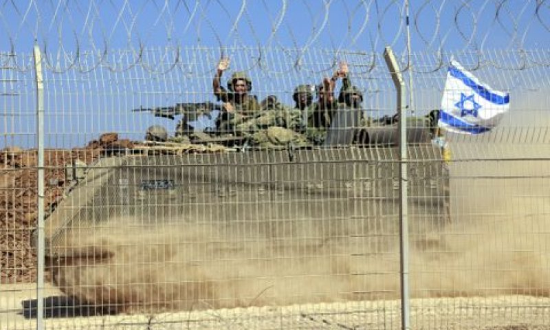 טנק של צה"ל סמוך לקיבוץ בארי [צילום: יוסי זמיר/פלאש 90]