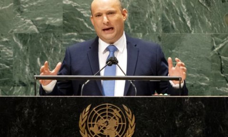 בנט. "מגדלור בלב ים סוער" [צילום: AP]
