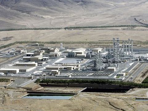 האתר לייצור מים כבדים באראק [צילום: AP]
