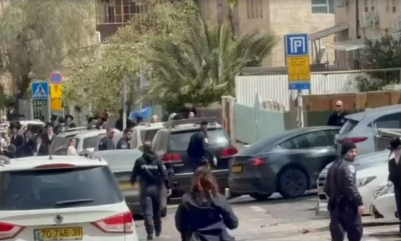 פיזור ההפגנה בצהריים מול לשכת הגיוס [צילום: דוברות המשטרה]