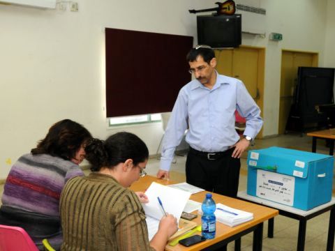 ח"כ אורי אורבך מגיע לקלפי [צילום: פלאש 90]