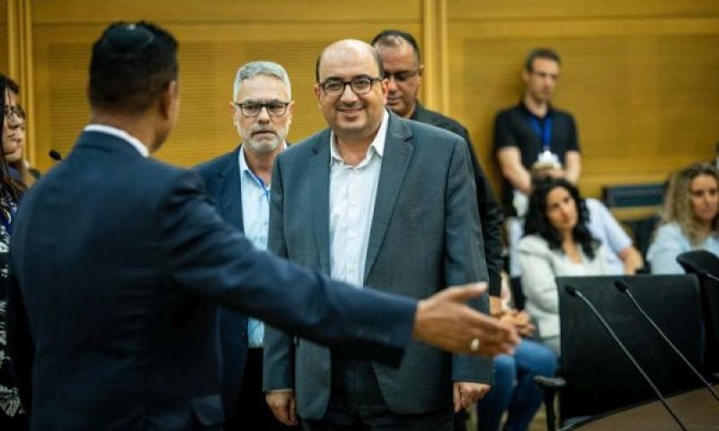 מועדי הגשת הרשימות יוזזו קדימה. הגשת רשימה קודמת של בל"ד [צילום: יונתן זינדל/פלאש 90]