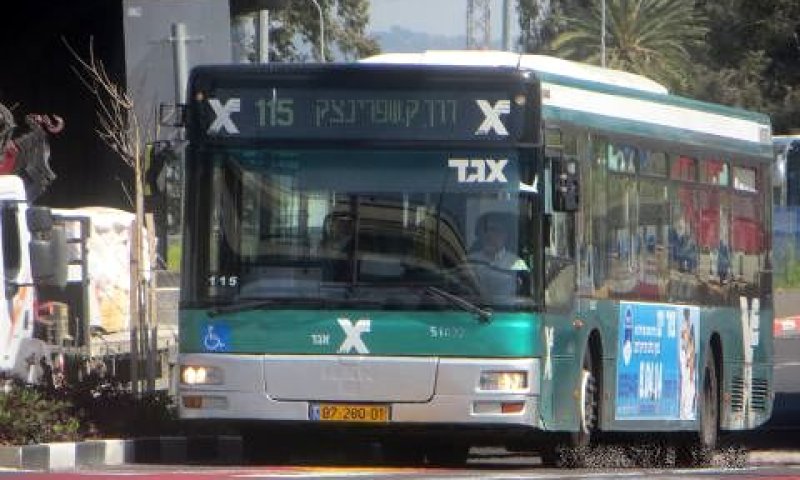 אגד. מתחיל לשמור על החוק? [צילום: שמואל וולף]