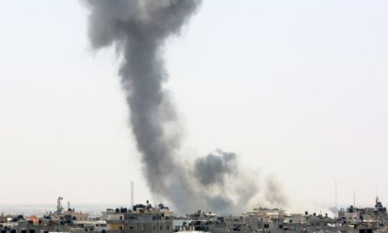 תקיפה בעזה. הפסקת אש שברירית [צילום: עבד רחים חטיב/פלאש 90]