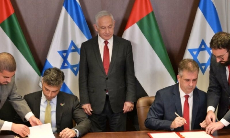 החתימה על ההסכם, הערב [צילום: עמוס בן גרשום, לע"מ]