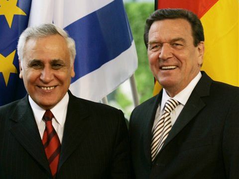 עם הקנצלר שרודר [AP]
